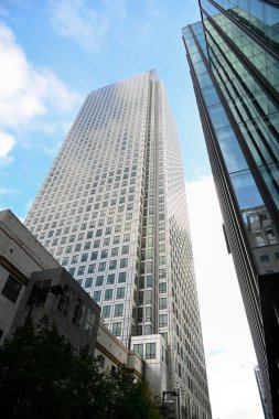 LONDON, İngiltere - 11 Ekim 2025: Canary Wharf 'taki One Canada Square binasının dışı