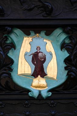 LONDON, İngiltere - 11 Ekim 2025: Fenchurch Caddesi 'ndeki Lloyds Register of Shipping Builster dışındaki demiryollarında motifin kapatılması