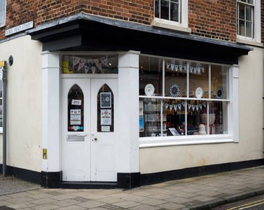 LOWESTOFT, SUFFOLK, İngiltere - 21 Şubat 2018: High Street Tuhafiye dükkanının dış görünümü