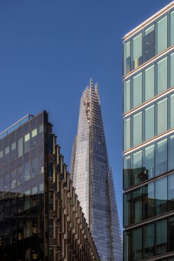 Londra, İngiltere - 20 Şubat 2019: Diğer binalar arasındaki Çömlek manzarası