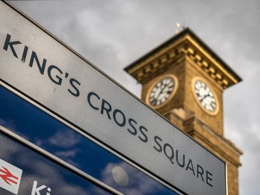 LONDON, İngiltere - 20 Şubat 2019 Kings Cross Square için imza