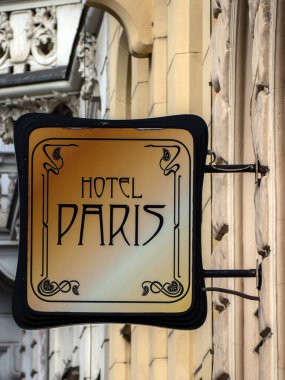 PRAG, CZECH REPUBLIC - 18 Temmuz 2019: İspanya Sinagog Müzesi (panlsk sinagogu) Moorish Revival tarzında inşa edilmiştir.