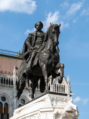 BUDAPEST, HUNGARY - 16 Temmuz 2019: Kont Gyula Andrassy 'nin Binicilik Heykeli