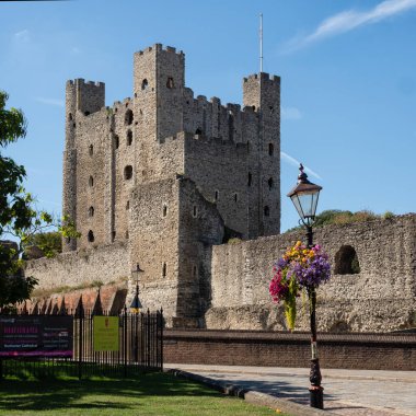 ROCHESTER, KENT, İngiltere - 13 Eylül 2019: Rochester Kalesi 'nin dış görünümü