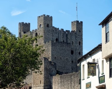 ROCHESTER, KENT, İngiltere - 13 Eylül 2019: Rochester Kalesi 'nin dış görünümü
