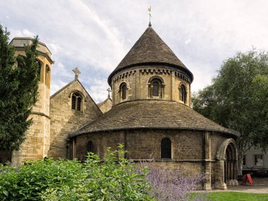 CAMBRIDGE, İngiltere - 11 AĞUSTOS 2017: Kutsal Mezar Kilisesi 'nin dış görünüşü, yaygın olarak Yuvarlak Kilise olarak bilinir.