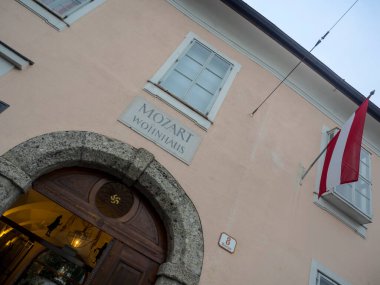 SALZBURG, AUSTRIA - Aralık 05, 2017: Mozart Konutu (Mozart-Wohnhaus) - 8 Makartplat. Şimdi bir müze.