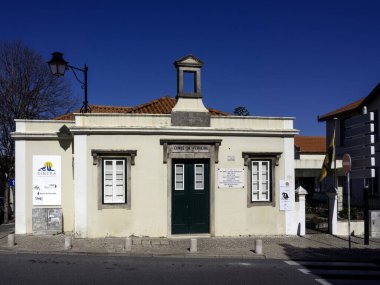 SINTRA, PORTUGAL - 07 Mart 2015: Şu anda Parish Council 'te bulunan eski okul binası