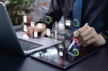 Özel yenilik ve yapay zeka dili öğrenme ağı konsepti, iletişim, veri işleme ve dijital teknoloji gelişimi için akıllı yazılım çözümleri sergiliyor.