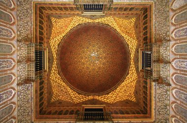 Cami kubbe üzerinde Arap süsleme