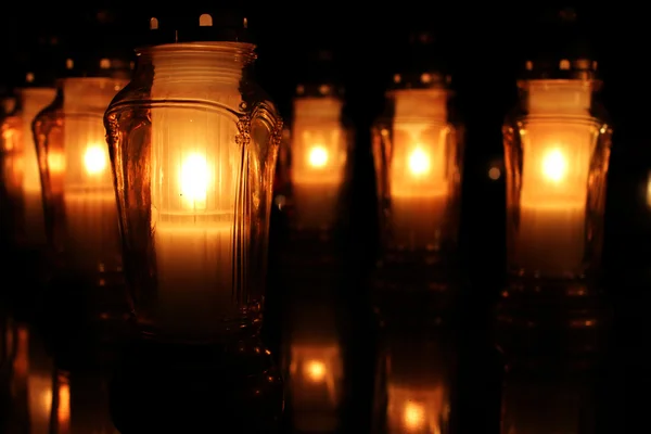 Candles on the graves — Stock Photo, Image