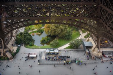  Paris 'teki Eyfel Kulesi