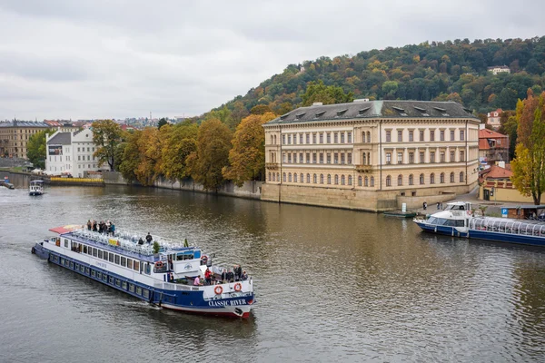 O rio Vltava em Praga — Fotografia de Stock