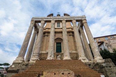 Antoninus ve Faustina Tapınağı