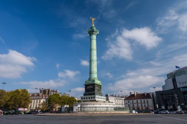de la bastille place üzerinde Temmuz sütun