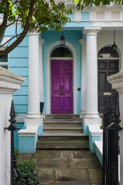  sokakta, Londra, evde