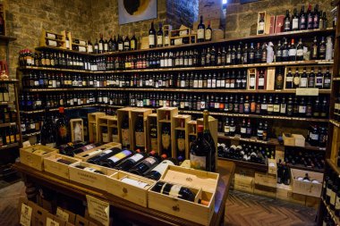 Montalcino Kalesi şarap dükkanı