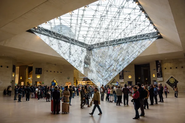 Muzeum Louvre Pyramide v Paříži — Stock fotografie