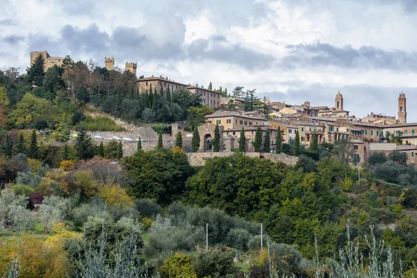 Italiaanse stad van Montalcino — Stockfoto