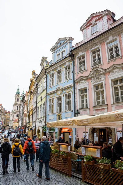 Turystów w Pradze, Czechy Repablic — Zdjęcie stockowe