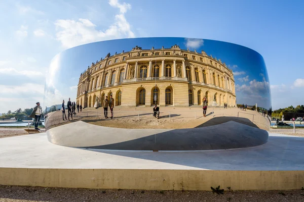 Reflexiones sobre la esfera metálica —  Fotos de Stock