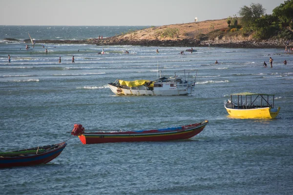 Barcos na praia de Jericoacoara no Brasil — Fotografia de Stock