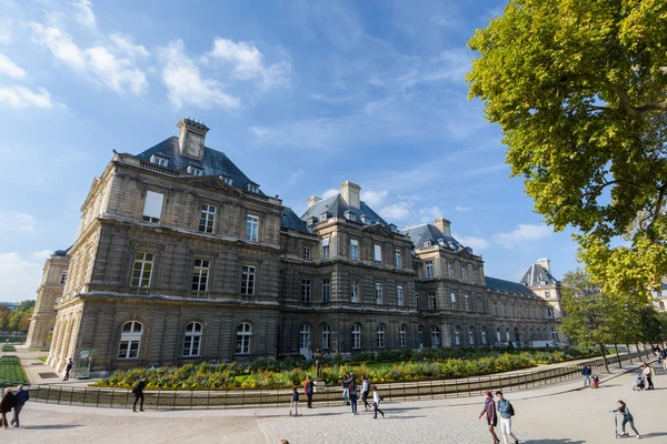 O Palácio nos Jardins do Luxemburgo — Fotografia de Stock