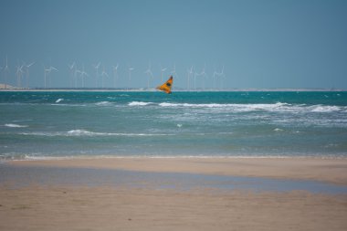 Canoa Quebrada kıyısında, tekne