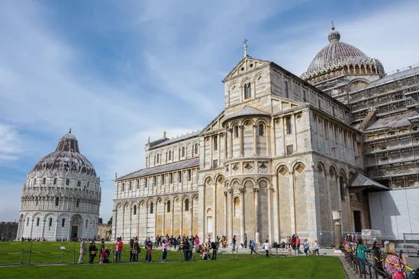 Piazza Miracoli binaları, Pisa — Stok fotoğraf