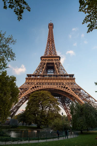 Torre Eiffel en París — Foto de Stock