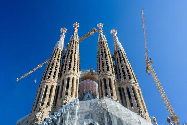  La Sagrada Familia Cathedral 