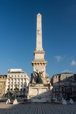 Lizbon, Portekiz 'deki halka açık meydandaki tarihi anıta güzel bir manzara