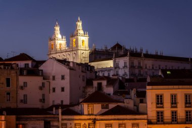 Lizbon, Portekiz 'in merkezindeki eski tarihi şehir binalarına güzel manzara
