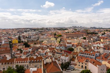 Lizbon, Portekiz 'in merkezindeki eski tarihi şehir binalarına güzel manzara
