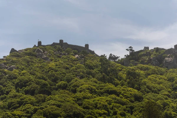 Krásný Výhled Starý Historický Hrad Vrcholu Zeleného Kopce Centru Sintry — Stock fotografie