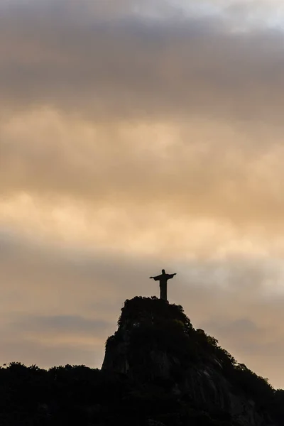 Bela Vista Para Cristo Redentor Estátua Topo Montanha Com Nuvens — Fotografia de Stock