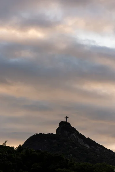 Hermosa Vista Cristo Redentor Estatua Cima Montaña Con Nubes Atardecer — Foto de Stock