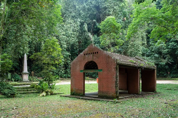 Rödtegel Rustik Byggnad Grönt Atlantiskt Regnskogsområde Tijuca Forest Rio Janeiro — Stockfoto