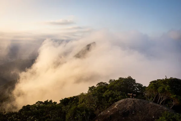 Prachtig Uitzicht Groene Bergen Wolken Tijuca Park Rio Janeiro Brazilië — Stockfoto