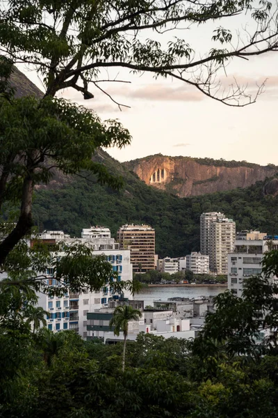 Krásný Výhled Lagunu Město Hory Zelenou Krajinu Deštných Pralesů Rio — Stock fotografie