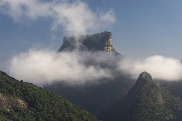 Bela Vista Para Montanhas Nuvens Floresta Tropical Verde Parque Tijuca — Fotografia de Stock