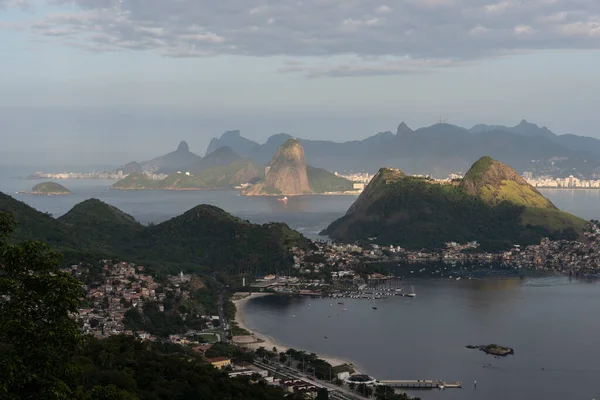 Hermosa Vista Océano Las Verdes Montañas Selva Tropical Río Janeiro — Foto de Stock