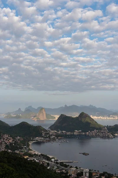 Brezilya Rio Janeiro Daki Okyanus Yeşil Yağmur Ormanlarının Güzel Manzarası — Stok fotoğraf
