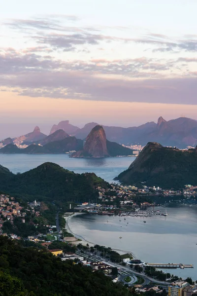 Gyönyörű Kilátás Rétegek Hegyek Vörös Napfelkelte Fény Rio Janeiro Brazília — Stock Fotó