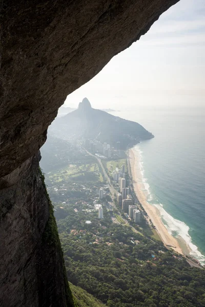 Bela Paisagem Floresta Tropical Montanhosa Vista Caverna Rochosa Rio Janeiro — Fotografia de Stock