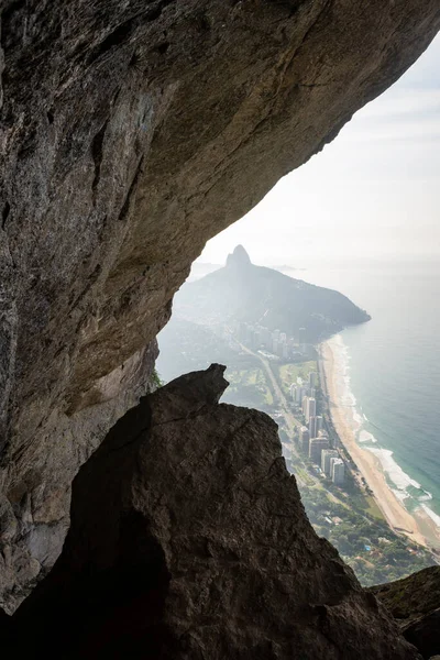 Bela Paisagem Floresta Tropical Montanhosa Vista Caverna Rochosa Rio Janeiro — Fotografia de Stock