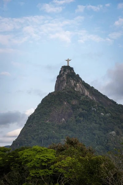 Bela Vista Para Cristo Estátua Topo Montanha Verde Floresta Tropical — Fotografia de Stock