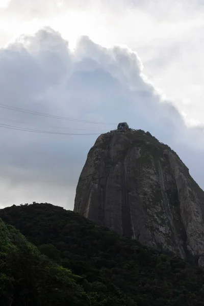 Όμορφη Θέα Στη Ζάχαρη Loaf Mountain Άσπρα Σύννεφα Στο Ρίο — Φωτογραφία Αρχείου