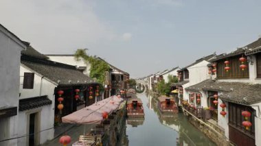 Çin 'in Suzhou şehrindeki Shantang caddesinin tarihi manzarası. Yüksek kalite 4k görüntü