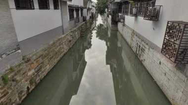 Çin 'in Suzhou şehrindeki Shantang caddesinin tarihi manzarası. Yüksek kalite 4k görüntü